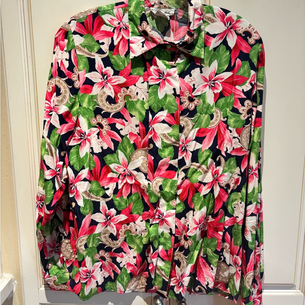 Austin Hill Size 12 pink floral button down shirt hidden buttons